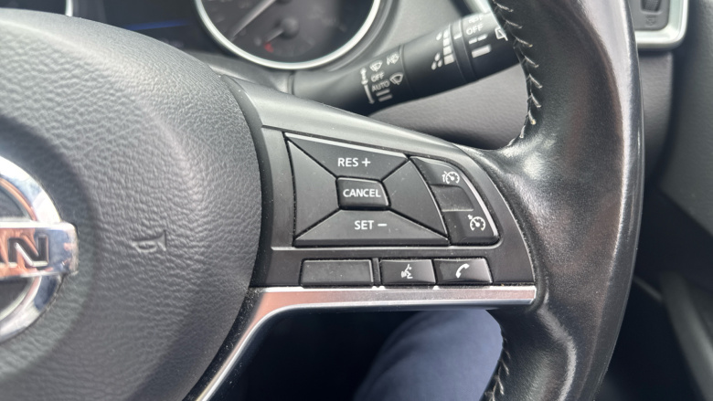 Nissan Qashqai 1.3 DiG-T Acenta Premium 5dr Petrol Hatchback